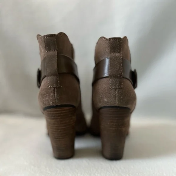 BCBG Size 7M Taupe Leather/Suede Booties - Picture 7 of 16